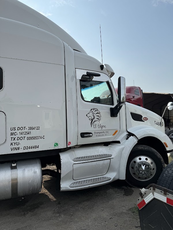 Semi truck at El Flaco